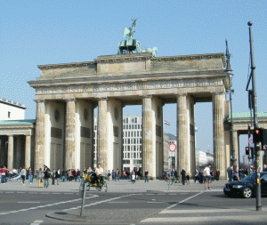 "Zona euro pare să fi depăşit cea mai dificilă parte a crizei datoriilor"