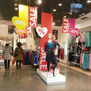 Ofertele promoţionale au împânzit mall-urile