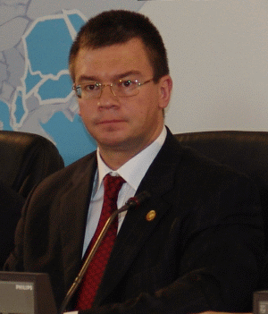 Preşedintele ţării trebuie ales prin vot popular, nu prin vot în Parlament