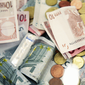 26 miliarde euro, "scăpaţi" din raportarea Ministerului Finanţelor