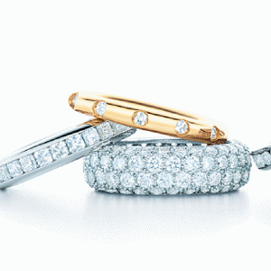 "Tiffany" vinde de 175 de ani bijuterii de lux sub marcă înregistrată.