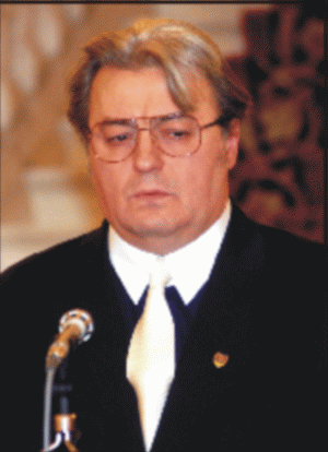 C.V. Tudor nu mai demisionează din Parlament