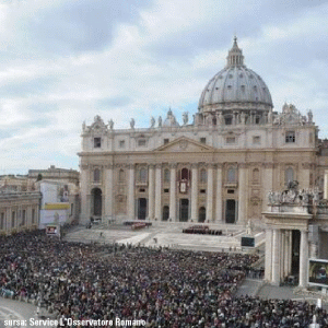 Absenţele cardinalilor întârzie alegerea noului Papă