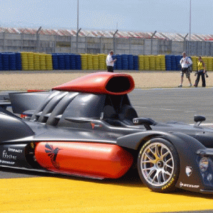Un automobil electric ia startul la Mans