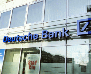 Cea mai mare bancă niponă cumpără un portofoliu de la "Deutsche Bank"