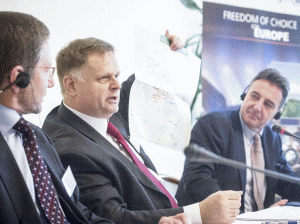 Reinhard Mitschek, Directorul Executiv al NABUCCO Gas Pipeline International GmbH, Pál Kovács, Ministrul de stat al Ungariei pentru Schimbări Climatice şi Energie şi Dr. Gerhard Roiss, CEO al OMV, participă la a patra reuniune a comitetului Nabucco, unde membrii şi-au reconfirmat sprijinul pentru selecţia Nabucco Vest ca primă rută europeană de transport a gazelor din Regiunea Caspică.