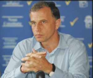 Geoană anunţă că îşi dă demisia dacă PSD nu bate PDL în parlamentare şi locale