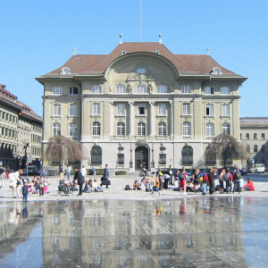 Francul elveţian avea un curs de peste 1,23 unităţi/euro vineri dimineaţă, la Zurich.