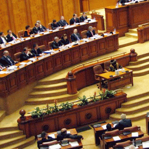 Parlamentul va numi şefii serviciilor, iar traseiştii îşi pierd mandatul