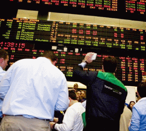 MAS: Traderii din Singapore au încercat să manipuleze dobânzile şi cursul de schimb