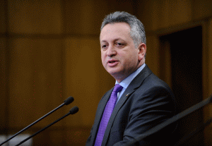 Fenechiu află astăzi dacă mai rămâne ministru