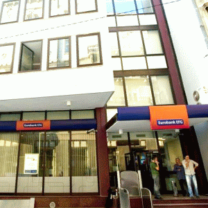 "Eurobank Ergasias" este a patra mare bancă din Grecia, după valoarea activelor.