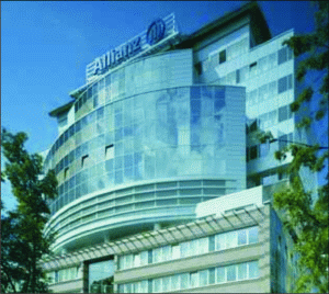 "Allianz" amână disponibilizările