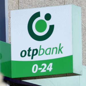 OTP Bank neagă zvonurile privind retragerea directorului general Sandor Csanyi