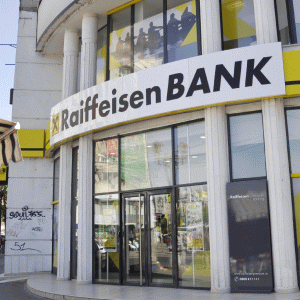 Raiffeisen Bank contestă falimentul Cuprom