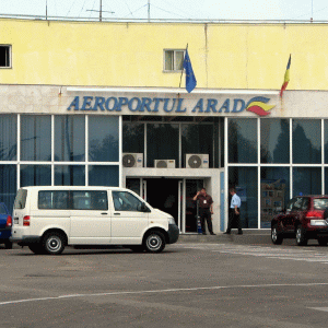 Actualul terminal nu mai are spaţii disponibile pentru fluxuri mari de pasageri.