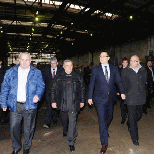 Premierul Ponta alături de primarul sectorului 2, Neculai Onţanu (în stânga, lângă premier) şi vicepremierul Gabriel Oprea (în spate, lângă primarul Onţanu)