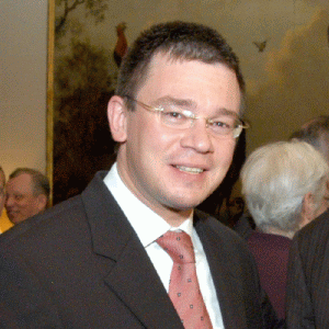 Privatizarea Cupru Min s-a făcut pe vremea când Mihai Răzvan Ungureanu era premier.