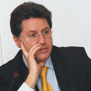 "Three ambassadors have asked us to extend Heinzmann's term", Dan Pascariu told us. 