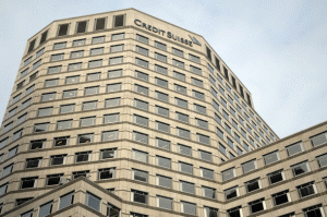 Credit Suisse reduce peste 100 de locuri de muncă din diviziile de titluri cu venit fix din Londra şi New York