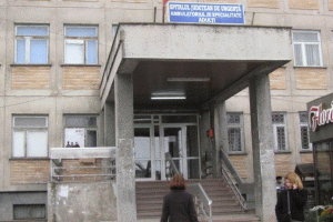 Inspecţie la spitalul judeţean din Bacău în cazul unui copil legat cu hamul