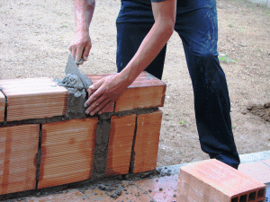 Cu 39% mai multe autorizaţii de construcţie faţă de ianuarie