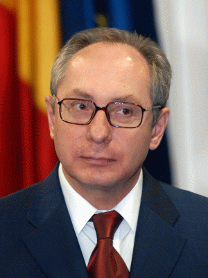 Gheorghe Fulga a fost director al Serviciului de Informaţii Externe în perioada 2001 - 2006. Deocamdată, prejudiciul nu a fost anunţat.