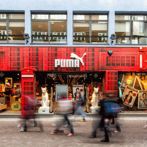 Proprietarul Gucci ia în calcul achiziţia de noi mărci sport
