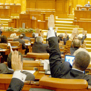 Legea insolvenţei, minge de ping-pong pe masa politică
