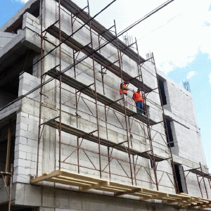 "Piaţa autohtonă de construcţii continuă să scadă"
