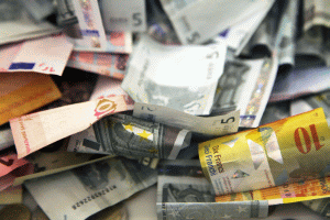 Creditele în franci elveţieni ar putea fi plătite de cei îndatoraţi la cursul la care au luat împrumutul
