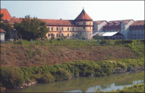 Reabilitarea şi restaurarea Cetăţii Ineu costă 12,3 milioane de euro