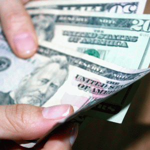 Va mai juca dolarul vreun rol în acordul strategic dintre Rusia şi China?