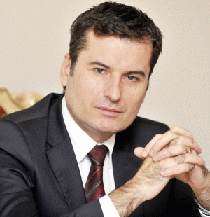 "Pentru completarea resurselor de finanţare, Banca Comercială Feroviara intenţionează să acceseze împrumuturi de la instituţii financiare specializate", a afirmat Petre Tulin, directorul general al băncii.