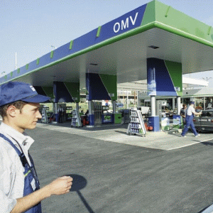 Protest al angajaţilor Petrom în faţa sediului OMV din Viena