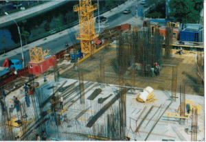 Managerii companiilor văd tendinţe de creştere în construcţii, comerţ şi servicii