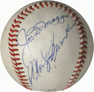 Minge de baseball semnată de Marilyn Monroe şi Joe DiMaggio.