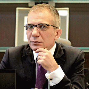 "Cel puţin până în prezent, nu s-a găsit formula de echilibru între birocraţia specifică şi ritmul absorbţiei".