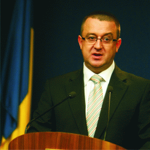 Cei care ar fi trebuit să albească economia, acuzaţi din nou de evaziune fiscală
