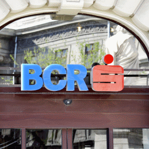 BCR, fraudată cu 11 milioane de euro de propriii angajaţi