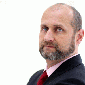 Potrivit lui Mircea Turdean, pentru ca o societate să supravieţuiască în condiţii de criză economică, trebuie să aibă un cash flow pozitiv şi în creştere. De asemenea, finanţarea necesară dezvoltării, promovarea, notorietatea, ţinerea cheltuielilor sub control, retehnologizarea şi instruirea forţei de muncă ar trebui să facă parte din strategia unei companii pentru depăşirea unei perioade de criză.
