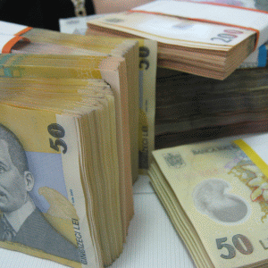 Ministerul Finanţelor a atras 300 milioane lei prin obligaţiuni pe trei ani