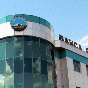 Patru investitori, interesaţi de Banca Carpatica