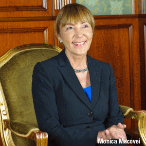Monica Macovei candidează independent la Preşedinţie, dar rămâne membru PDL