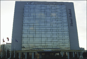 Hotelul Sofitel, salvat de Guvern de la o "preluare ostilă"