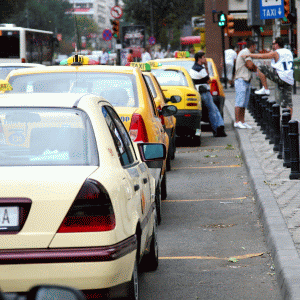 Scandal interminabil pe piaţa taximetriei din Bucureşti-Ilfov
