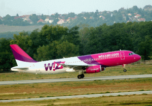 "Wizz Air" îşi majorează cu 29% capacitatea de zbor din România, în 2015