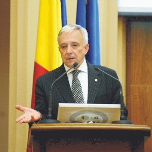 Oare veteranul guvernatorilor de bănci centrale din această parte a galaxiei nu cunoaşte adevărata natură a banilor dintr-un sistem bazat pe rezerve fracţionare şi monedă fiduciară?