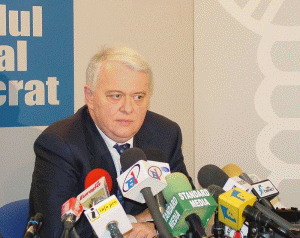 Viorel Hrebenciuc, urmărit penal pentru că ar fi încercat să obţină informaţii în legătură cu vechile dosare