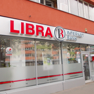 "Libra Bank" spune că a returnat banii clienţilor de la "FabricadeDiscounturi"